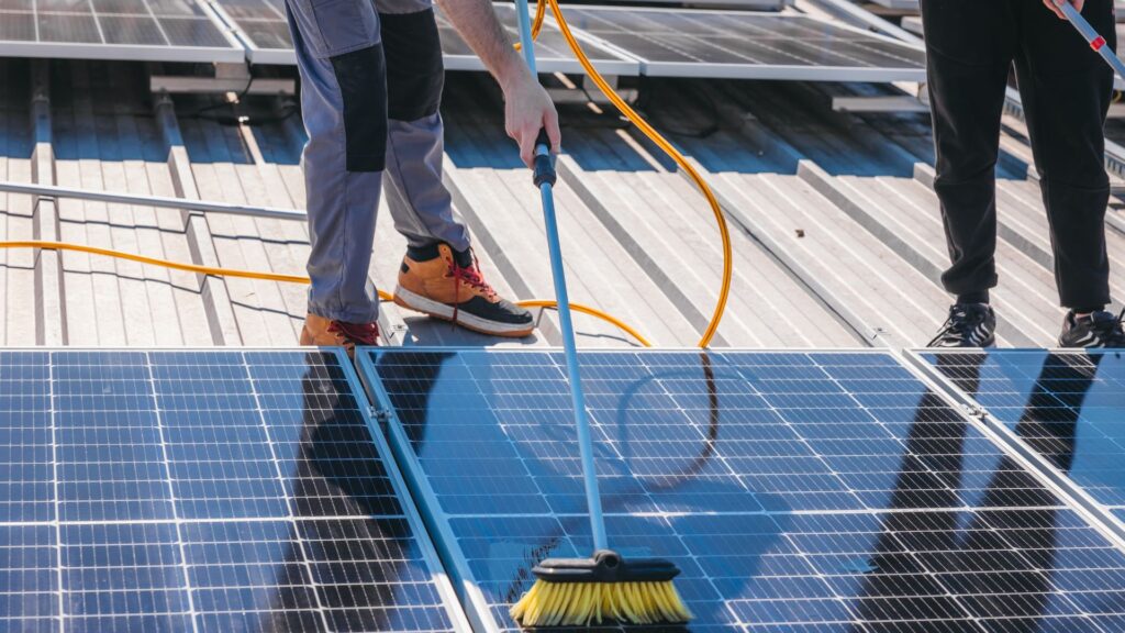 PV-Blitzblank - Photovoltaik Reinigung - Reinigung von Anlagen - Wartung & Kontrolle - Pflege